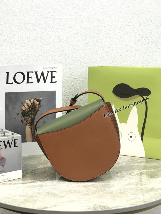 Loewe專櫃2022全新Heel duo系列單肩斜挎包 羅意威小牛皮翻蓋開合腋下包 型號10195 lyw1105